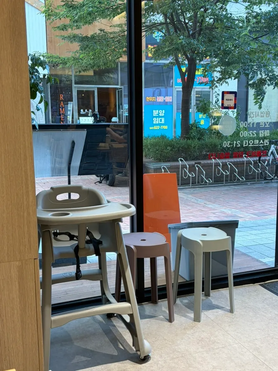 Interior seating at Ganghan Sushi