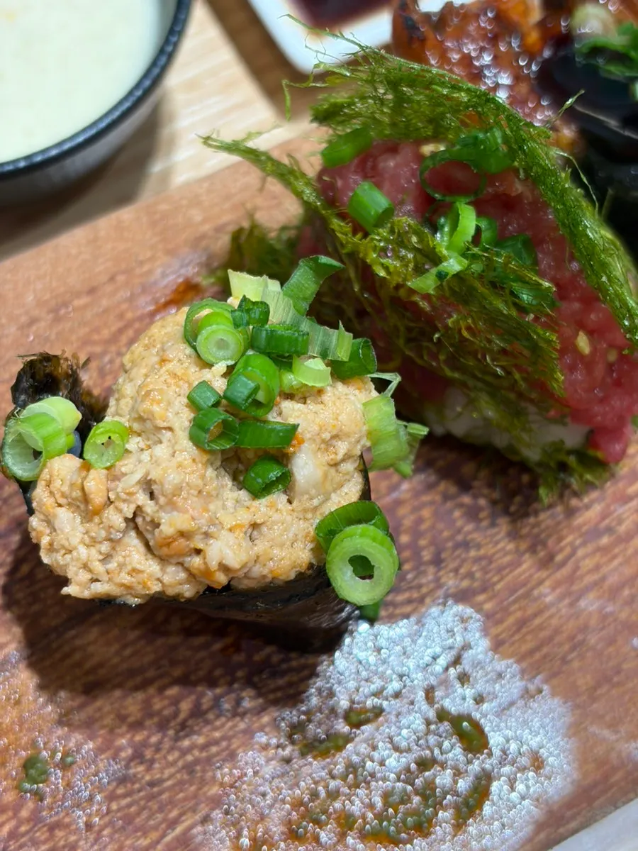 Seafood selection in the omakase sushi set