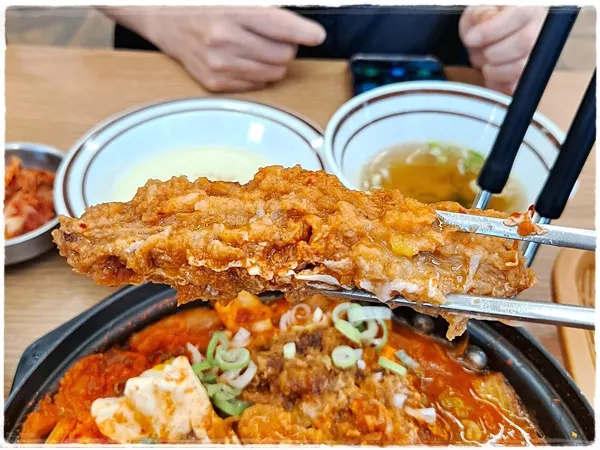 Pork cutlet softened by broth