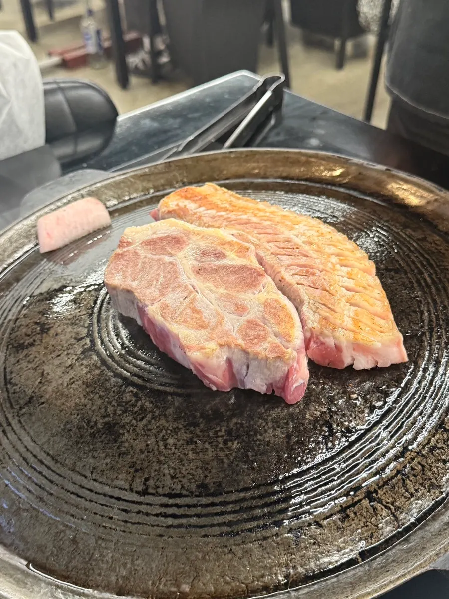 직접 구워 주는 삼겹살