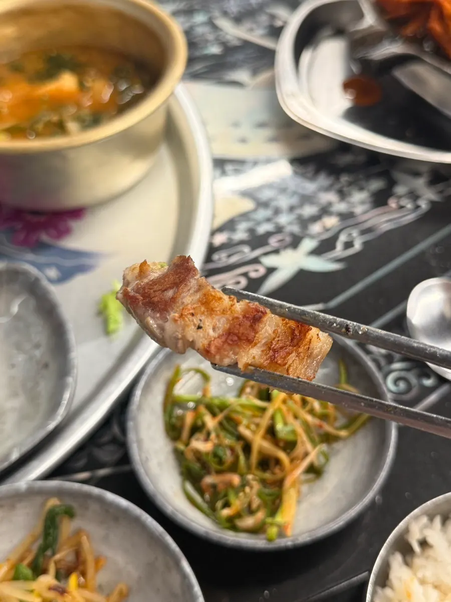 진한 국물의 냉이된장찌개