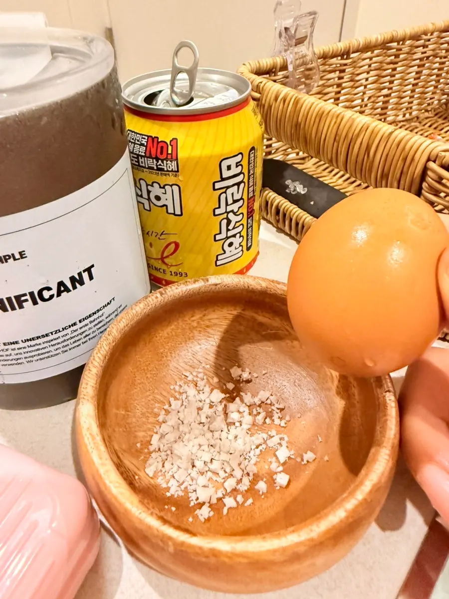 Sikhye and grilled egg enjoyed during the half-body bath