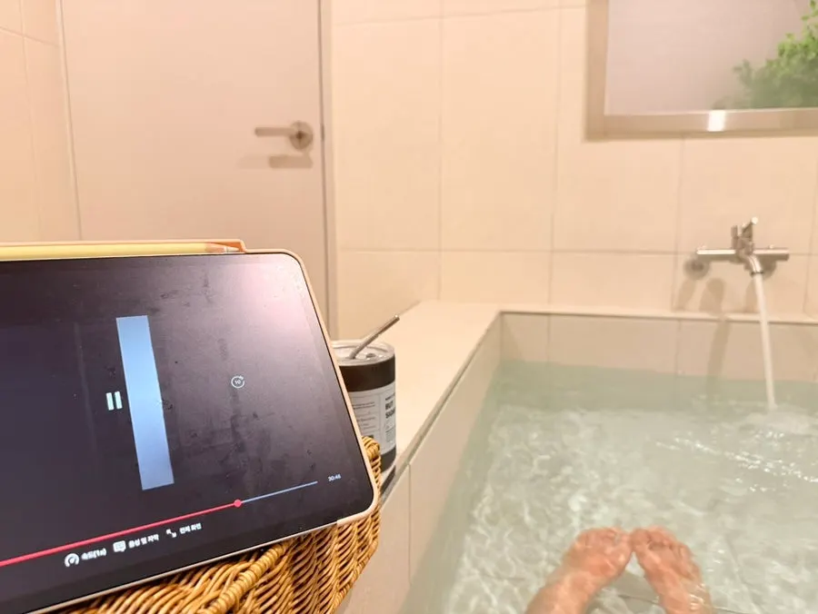 Watching a drama while soaking in the bath