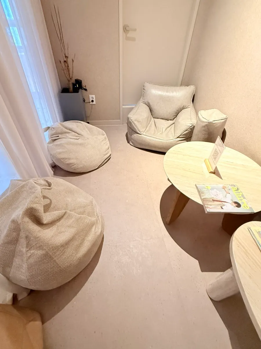 Waiting seats and decor items