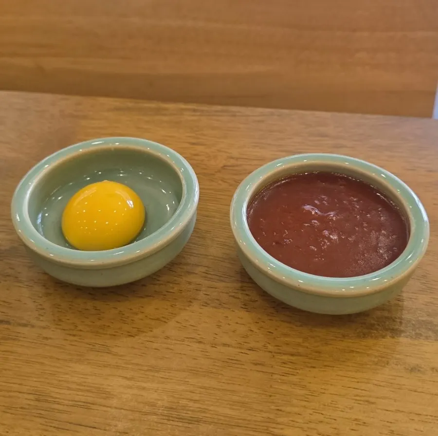 한식 덮밥과 곁들임 기본 반찬