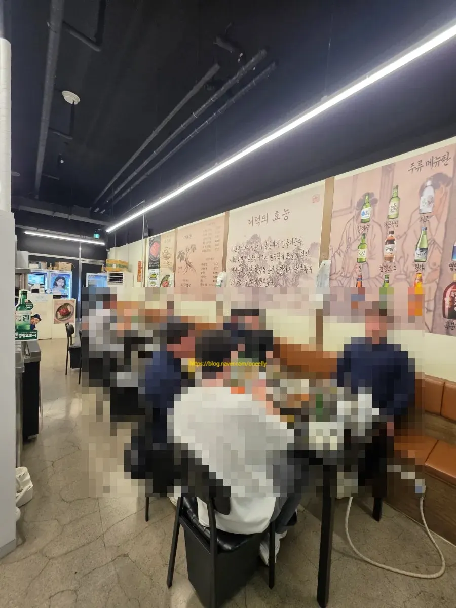 삼촌더덕한상이 적힌 메뉴 안내