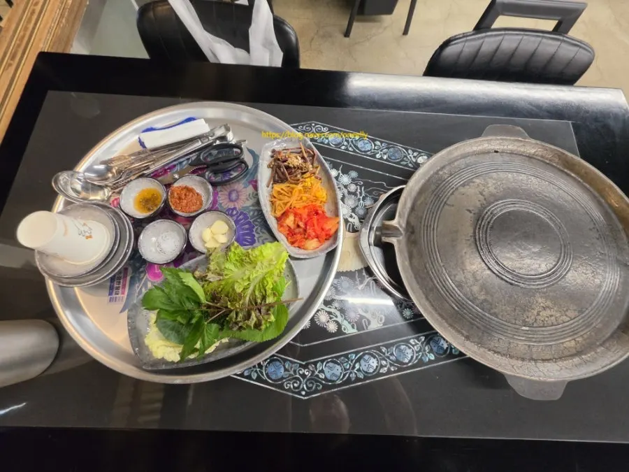 파무침 고추무침 등 기본 반찬 한 상