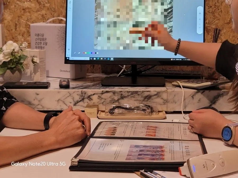 Consultation material explaining follicle degeneration
