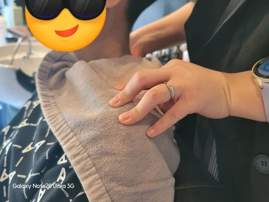 Massage care loosening the trapezius, neck, and shoulders