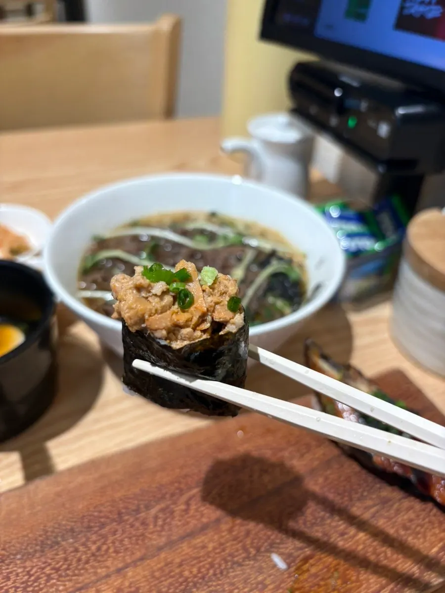 전복 내장 소스 초밥