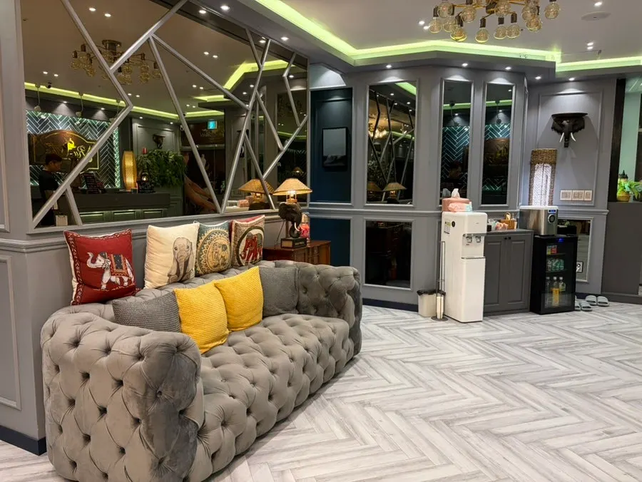 Interior decorated with a variety of colors