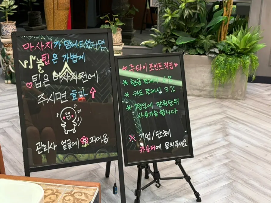 A sign about tipping posted in the shop