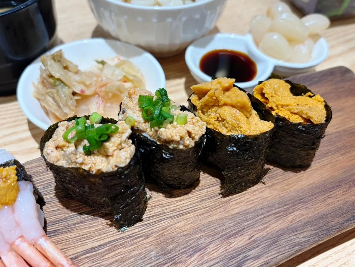 열 피스 초밥 한상 차림