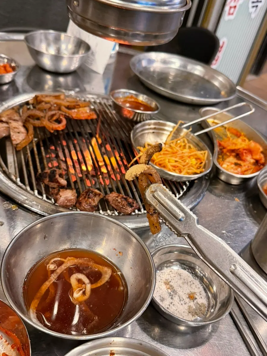 Sesame-oil bean sprouts and kimchi on the grill