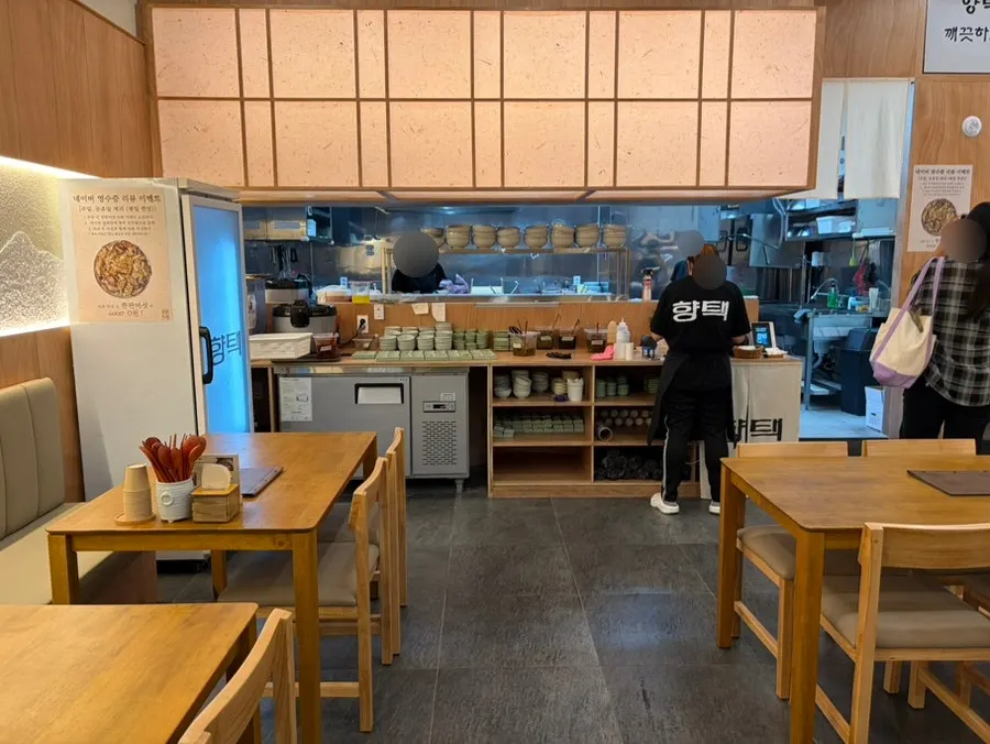 우드톤 향택 천안불당점 내부