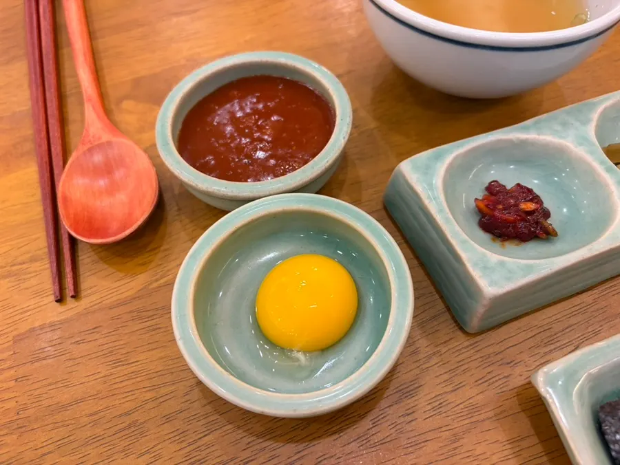 육회비빔밥 노른자와 약고추장