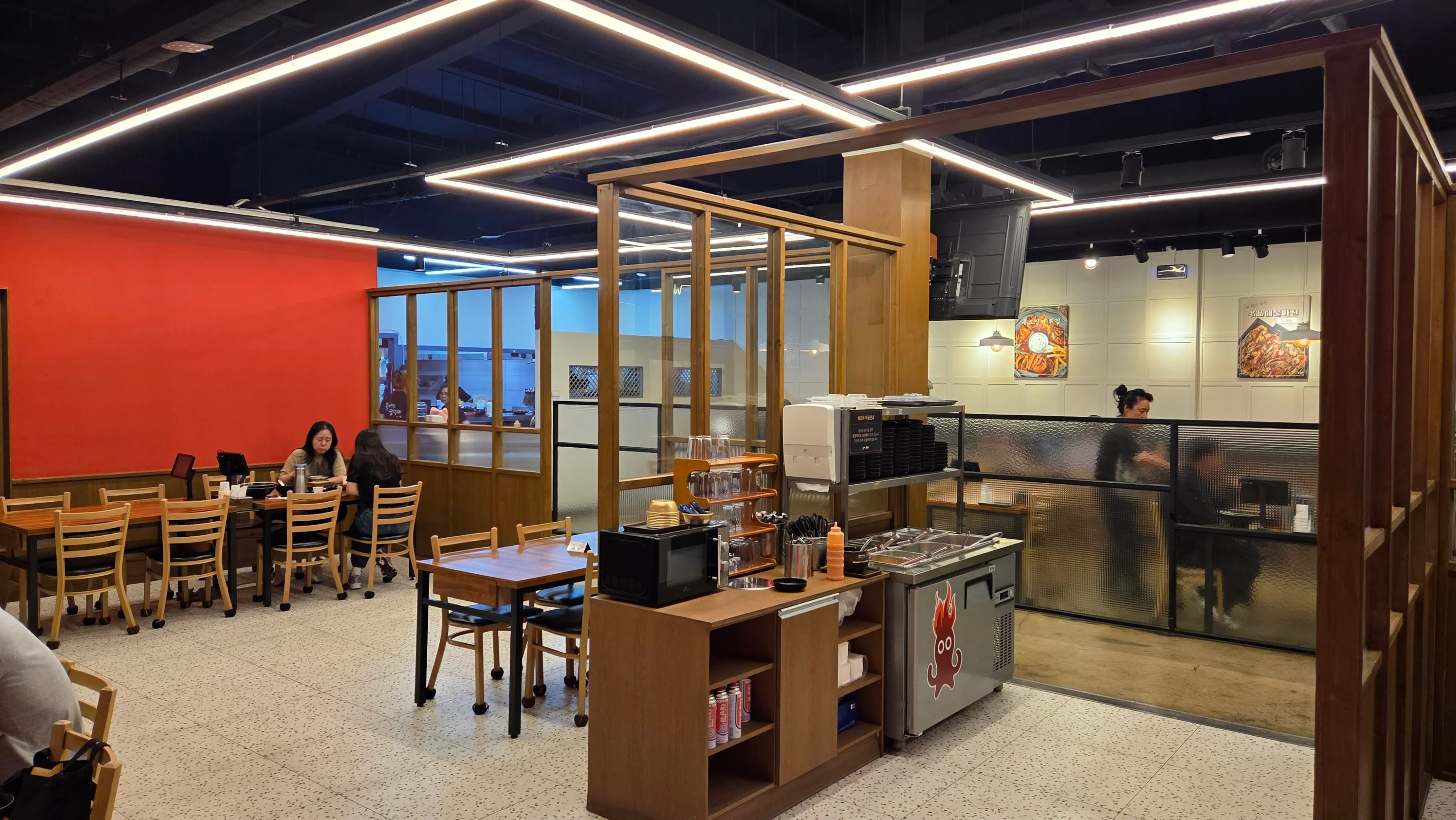 Interior of Bulnaneun Jjukkumi Main Branch