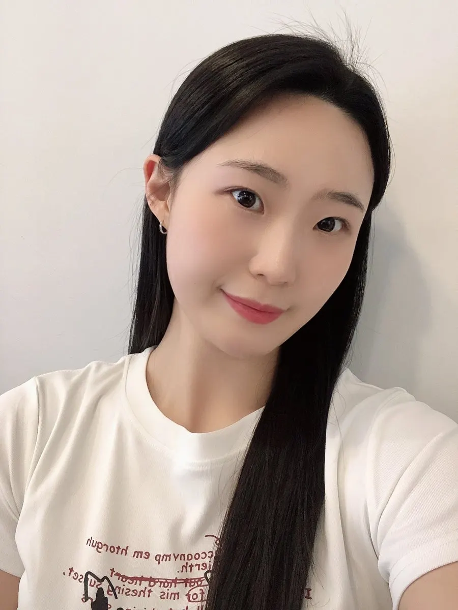 긴 생머리와 히피펌을 했던 시절의 헤어스타일