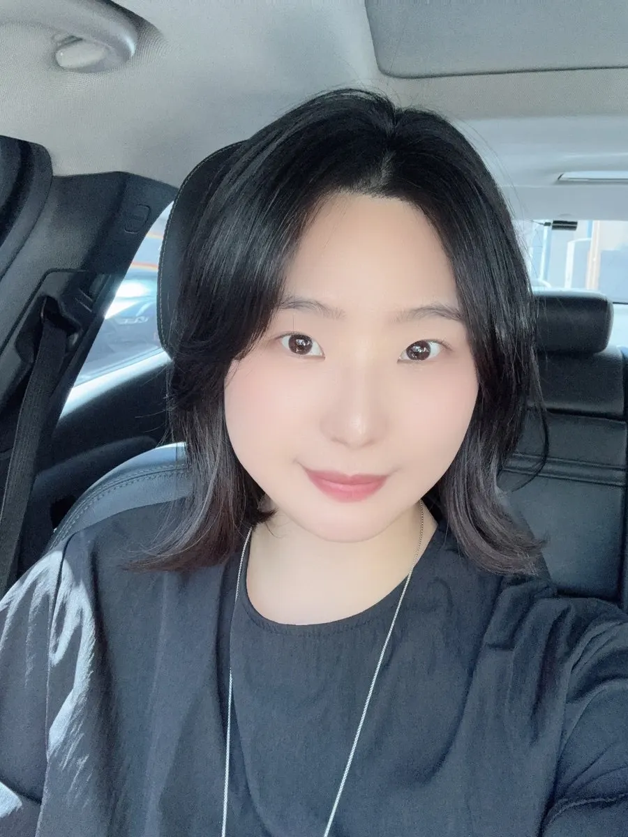 볼륨감 있는 단발 C컬펌 완성 헤어스타일