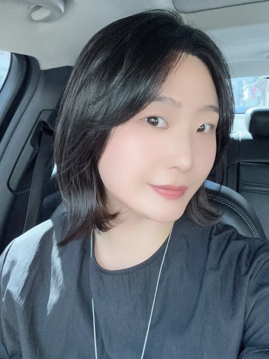 부드러운 분위기의 단발 C컬펌 스타일