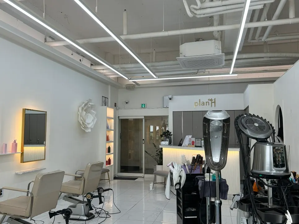 Comfortable hair salon space
