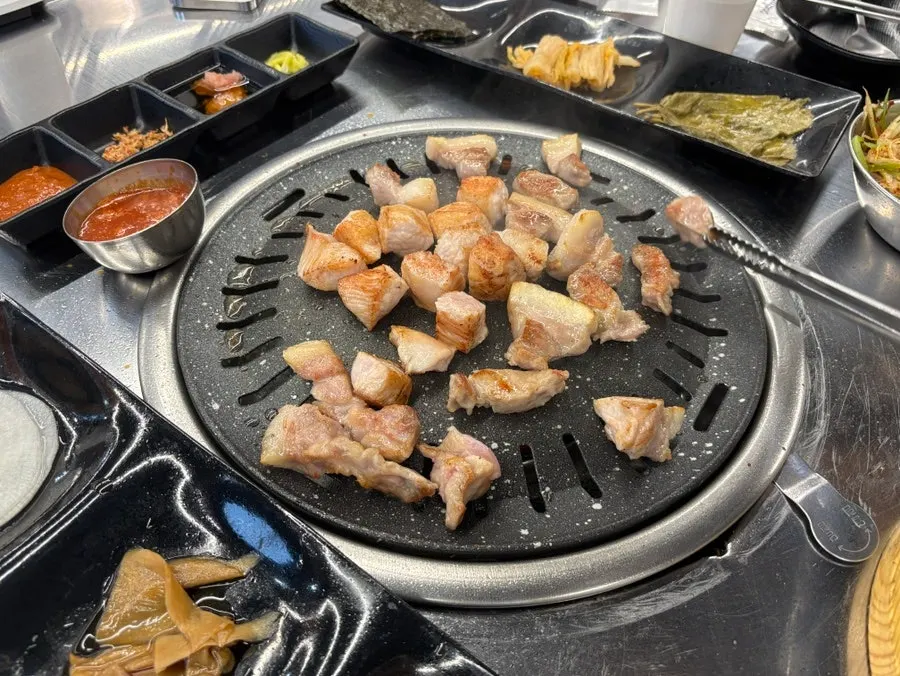 Pesanan pork jowl dan Cheonsang pork neck