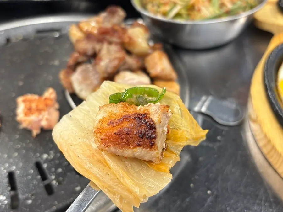 Daging dengan mu-ssam, dashima dan pa-chae