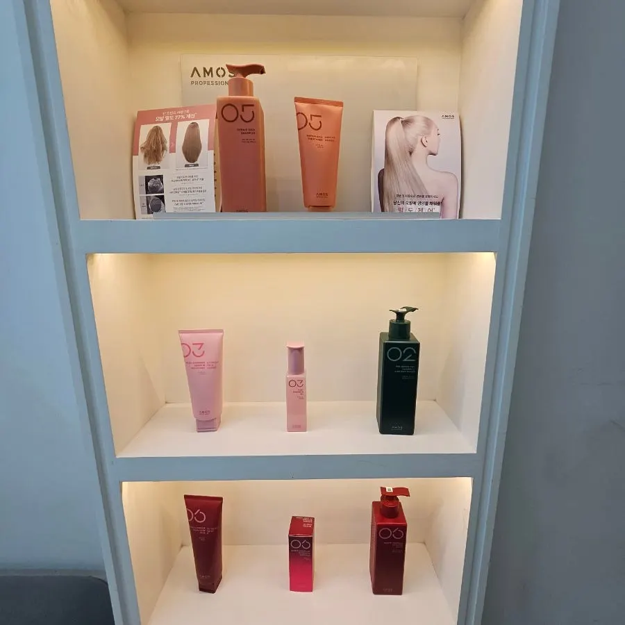 Shampoo room with a comfortable bed