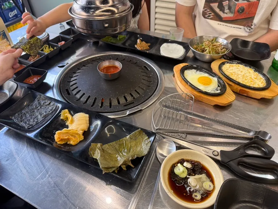 푸짐하게 차려진 기본찬 상차림