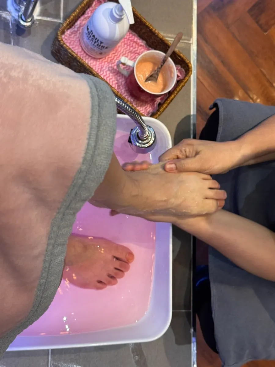 Warm-water foot bath before the massage