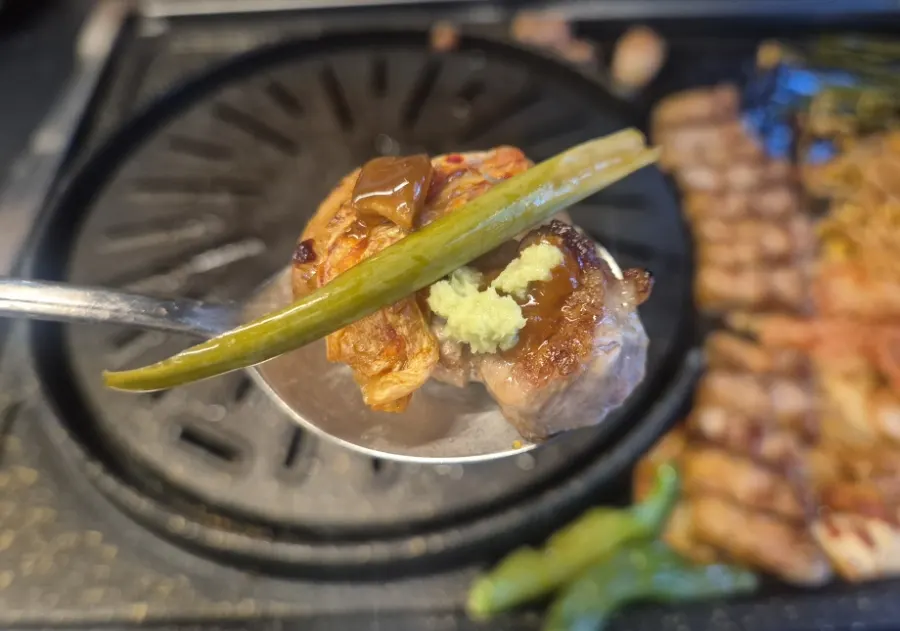 Black pork and green-tea pork meal eaten by two people