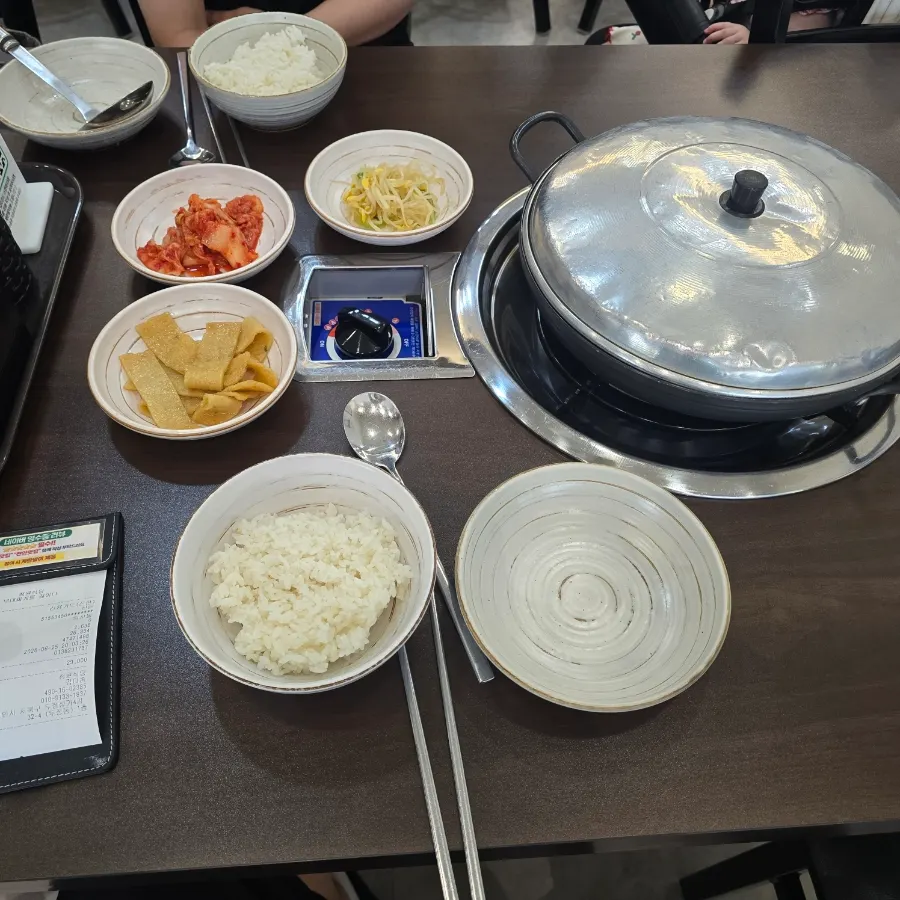 Unlimited rice and ramyeon noodles served at Cheongwon