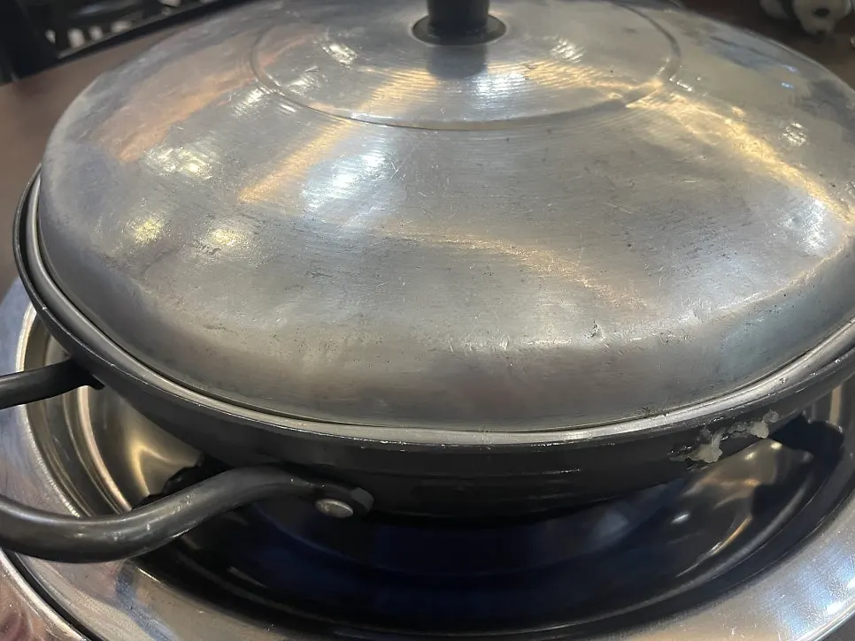끓기 전 청원식당 부대찌개 냄비