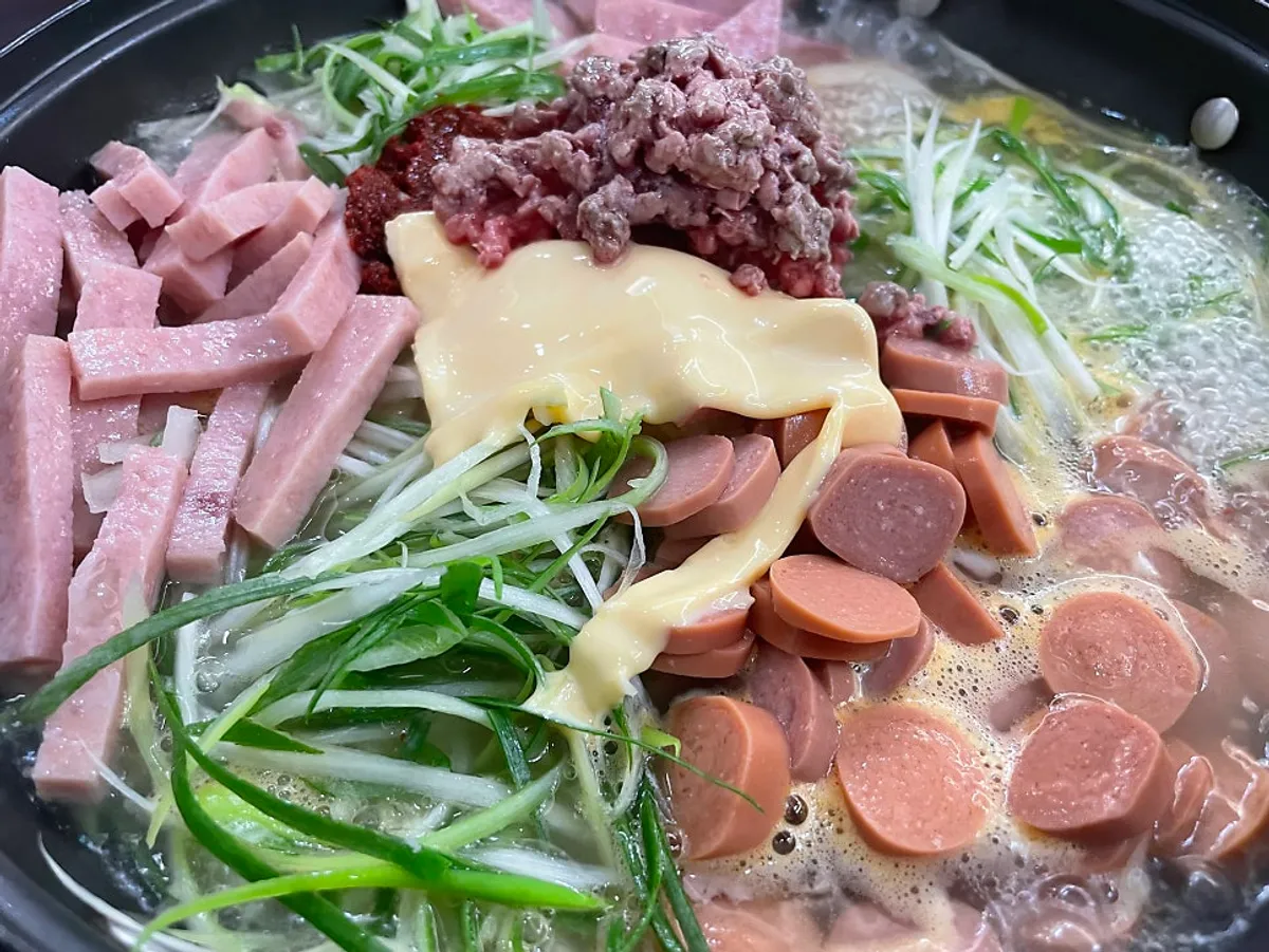 푸짐하게 끓은 청원식당 부대찌개