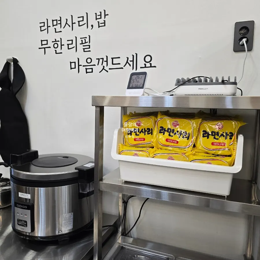 Self-serve bar for unlimited rice and ramyeon noodles