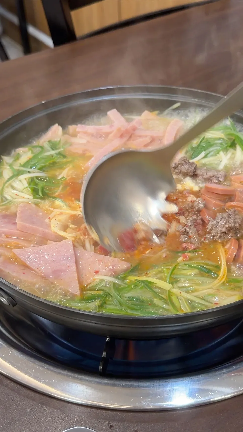 1++ hanwoo mince piled in the center of the pot