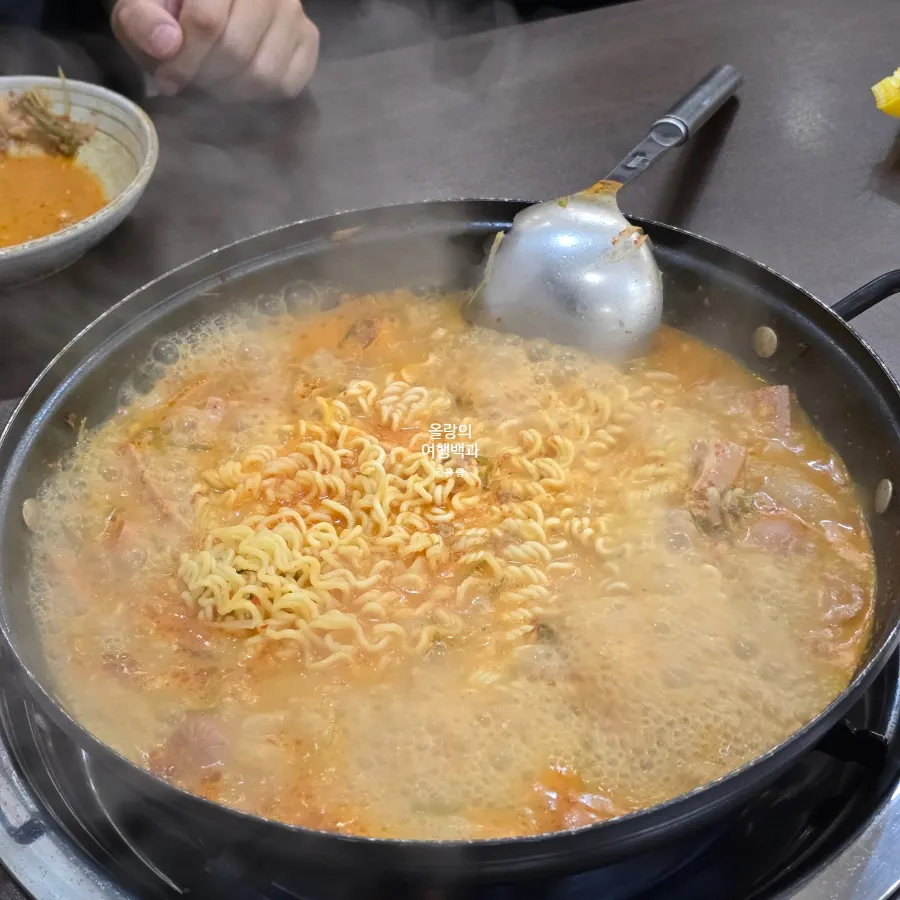 The table at Cheongwon after finishing the meal