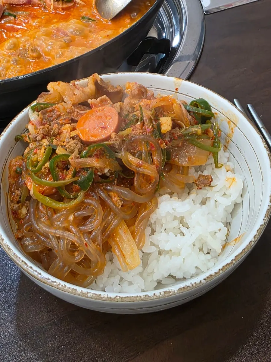 Domestic minced meat dissolved into the broth