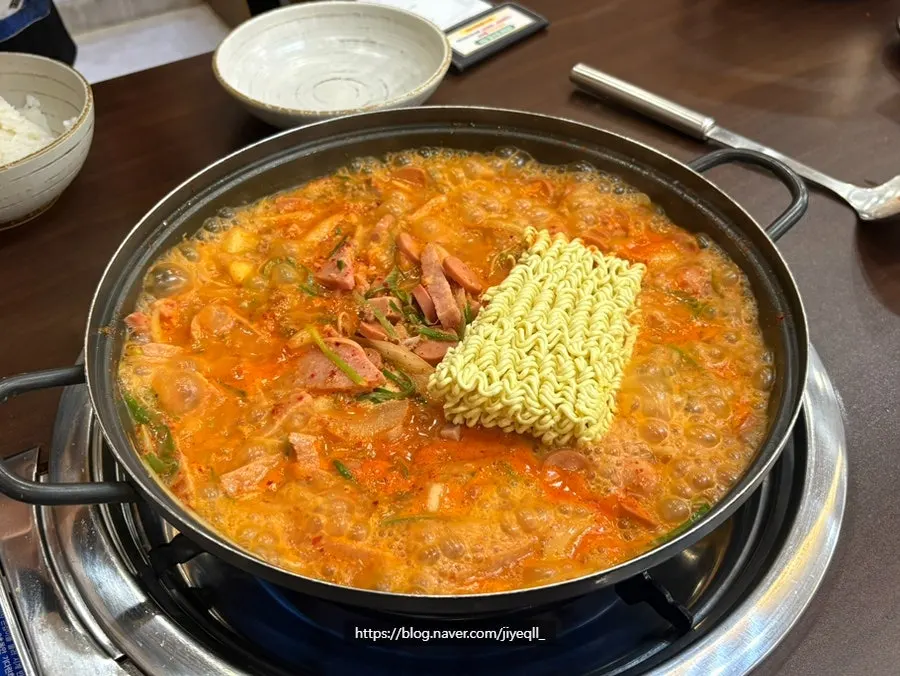 햄소세지사리 추가한 송탄부대찌개