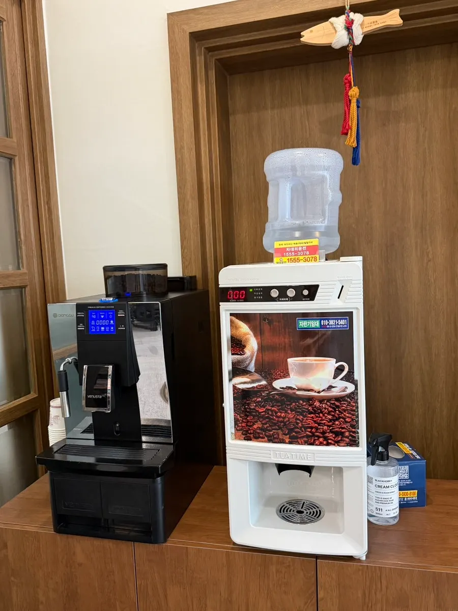 Ground coffee machine and mix coffee vending machine near the entrance