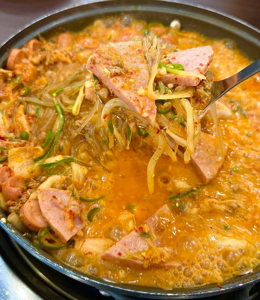 Cheongwon budae-jjigae boiled with plenty of sarie add-ins