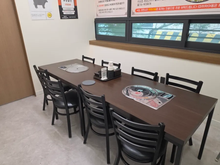 Room-style and group seating arrangements