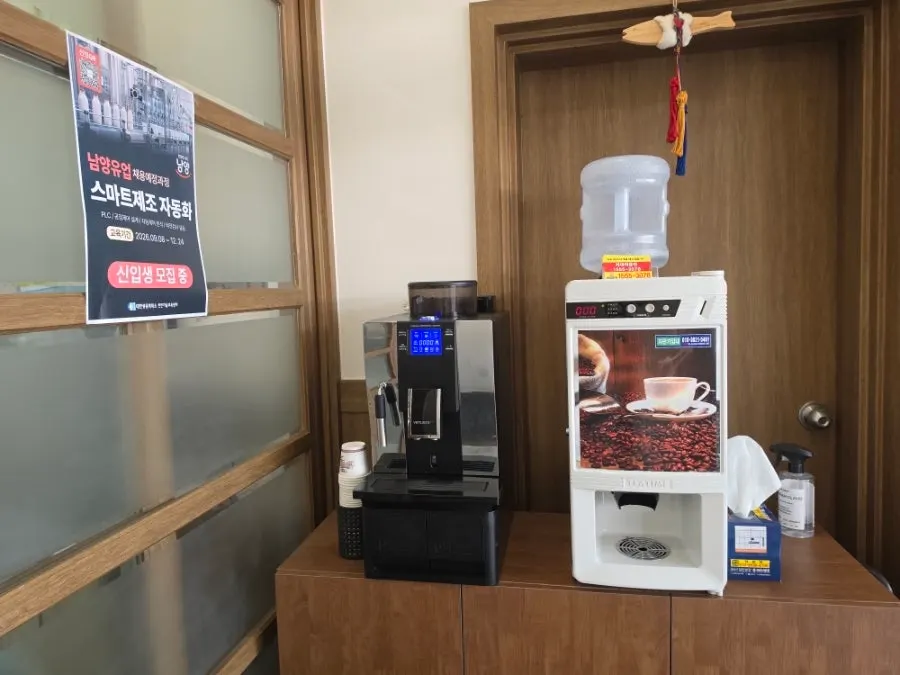 Black and milk coffee corner for after the meal