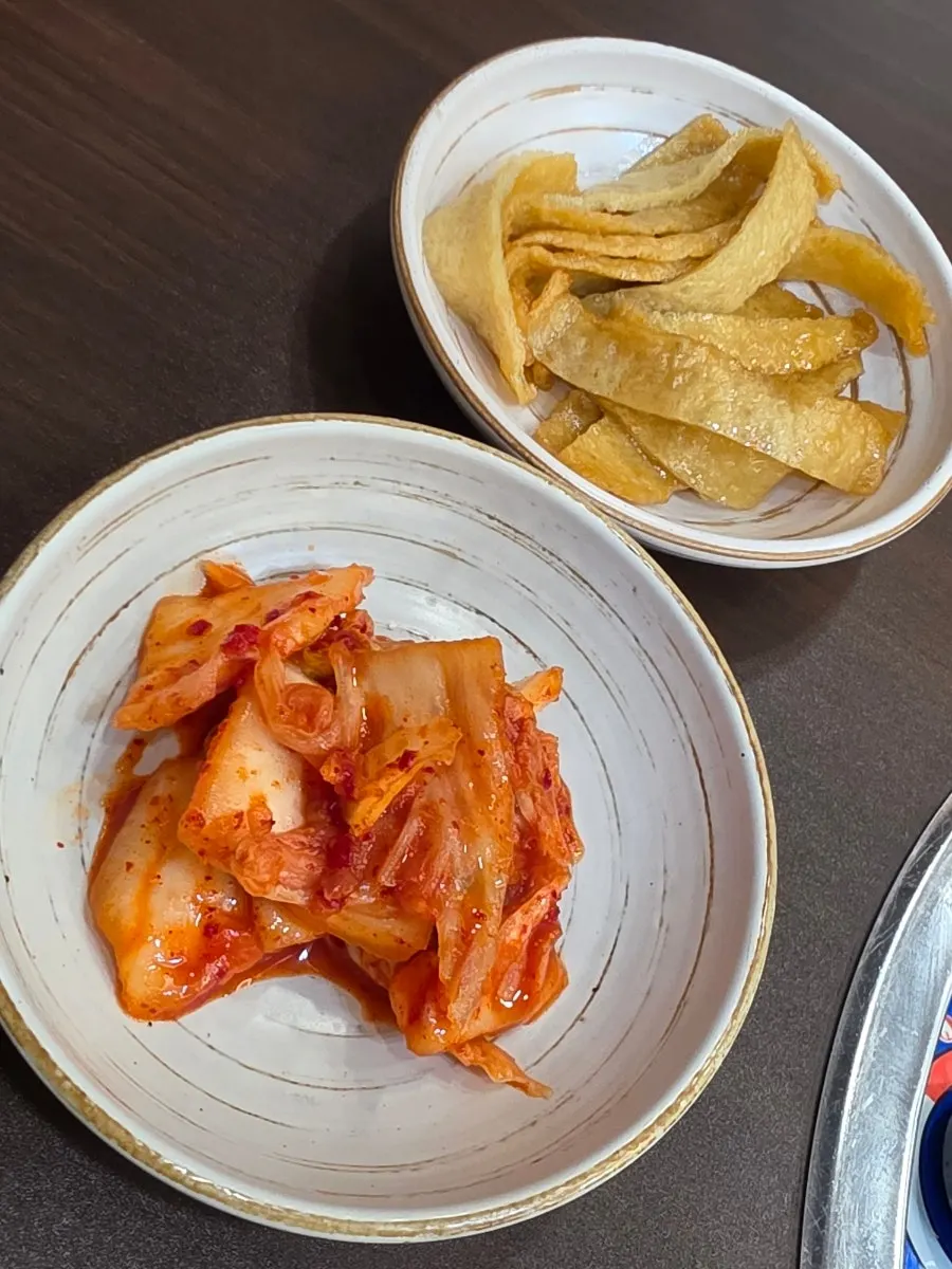 테이블마다 준비된 추가 육수
