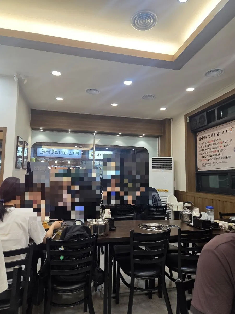 Cheongwon Sikdang's dining room fully packed on a weekday evening