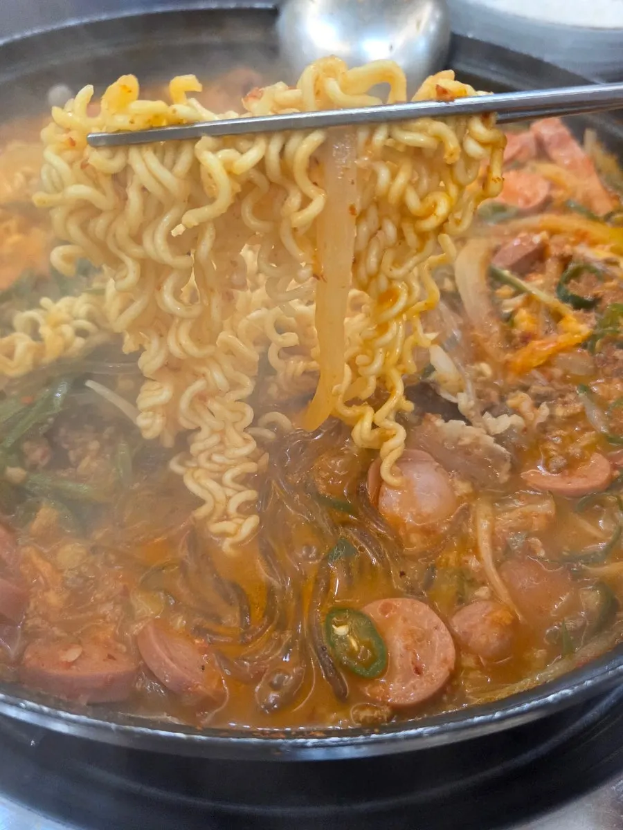 The finished budae-jjigae with ramyeon-sarigi added in