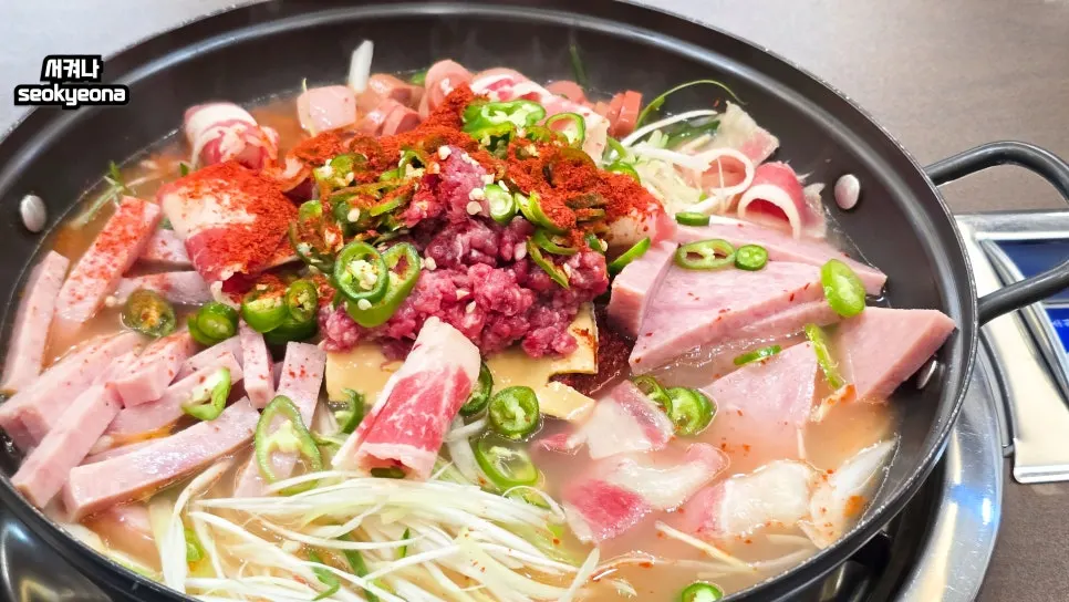 끓이기 전 청원부대찌개 2인분 냄비