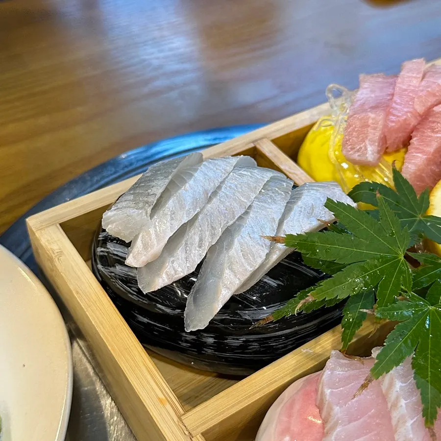 White-fleshed sashimi believed to be sea bass