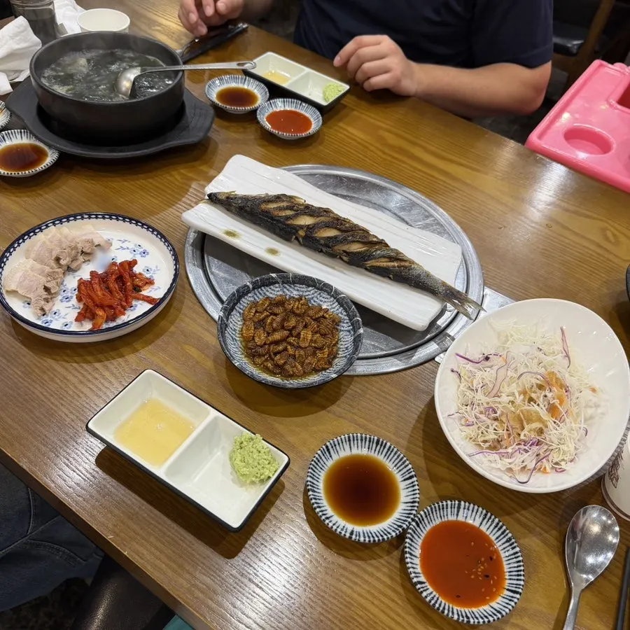Price list for the assorted sashimi and seafood stew set