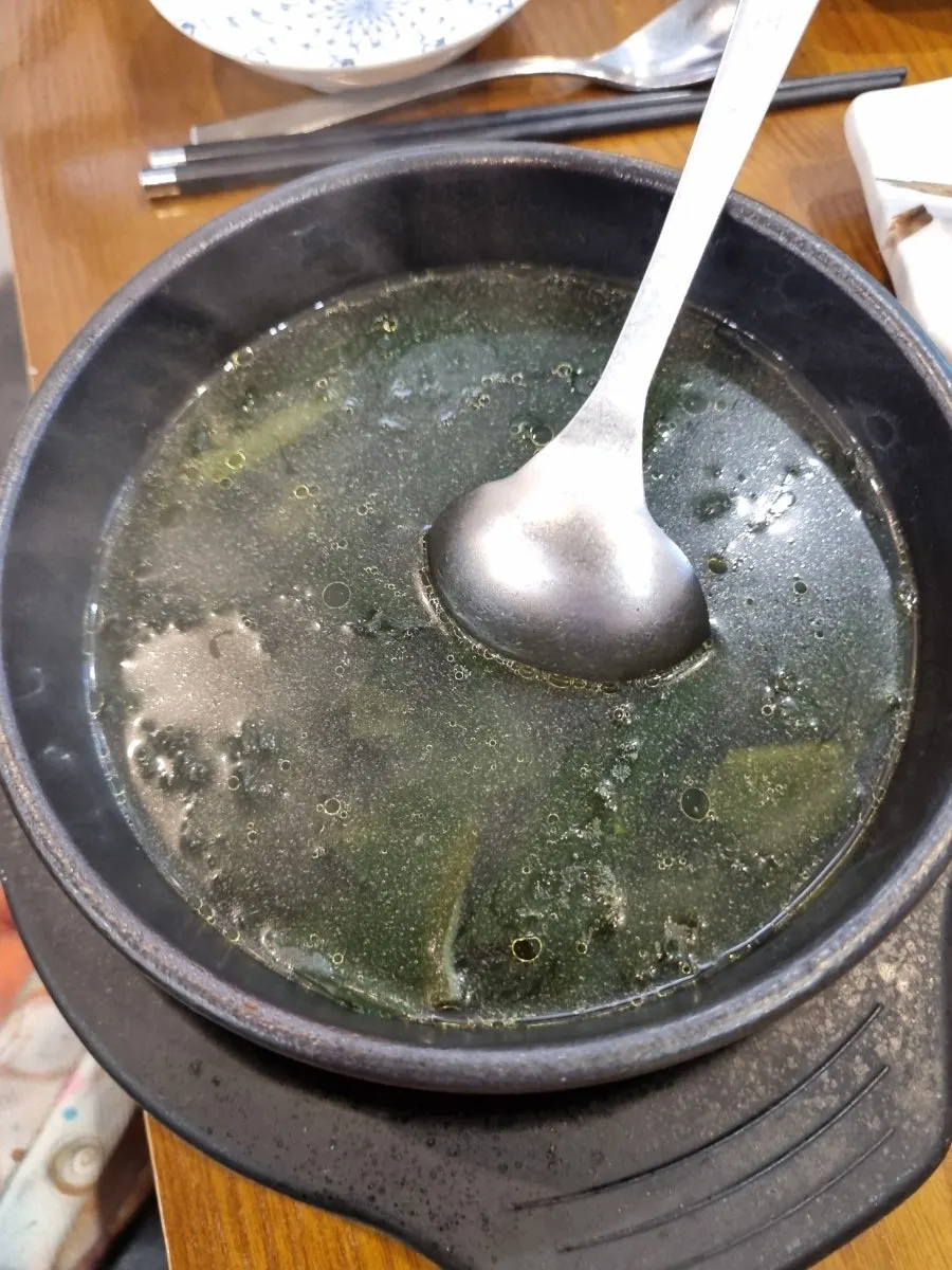 불맛 나는 생선구이 접시